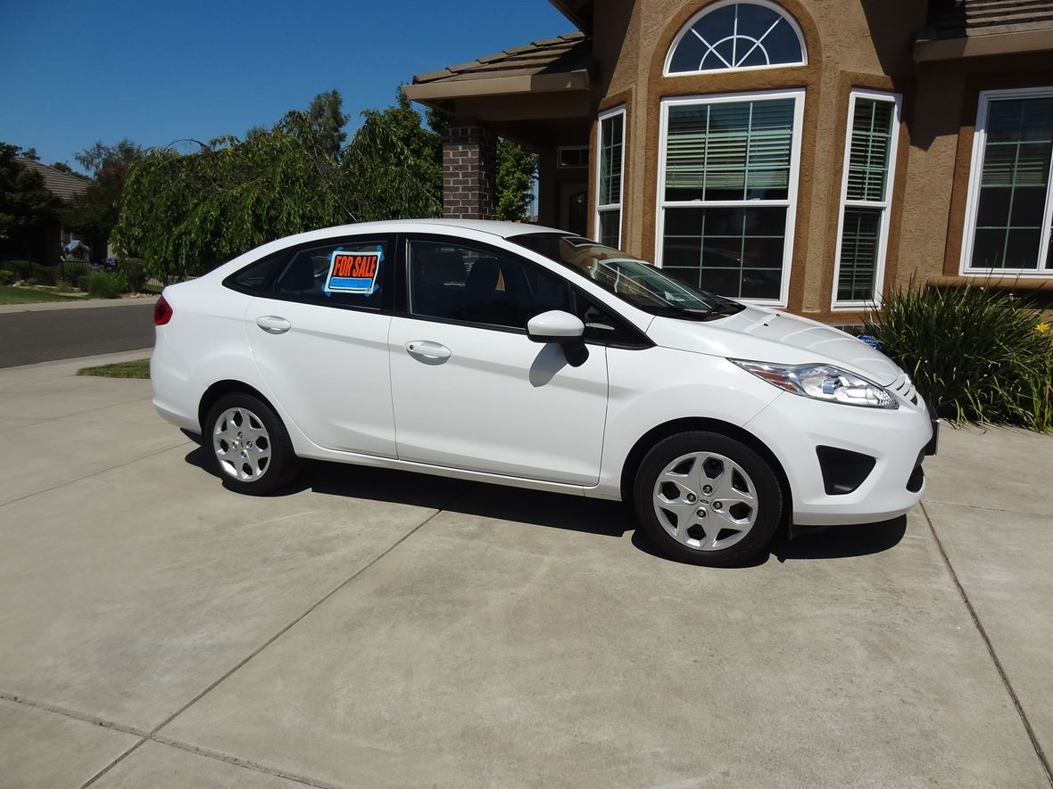 2013 Ford Fiesta for sale by owner in Linden
