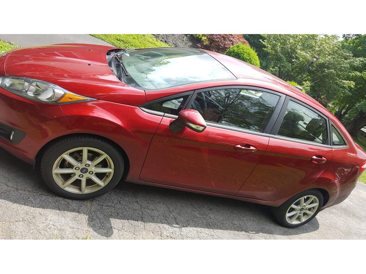 2015 Ford Fiesta SE for sale by owner in Clarksville