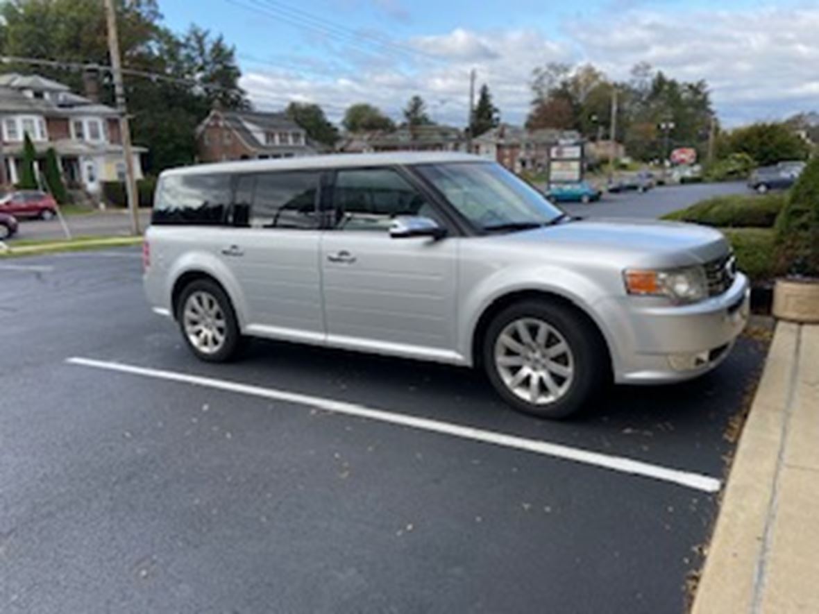 2010 Ford Flex for sale by owner in Reading