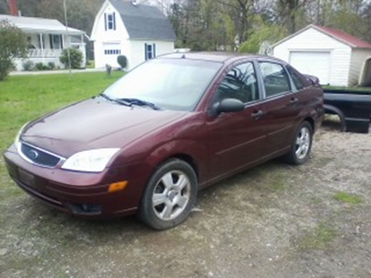 What size tires fit my 2007 ford focus  ?