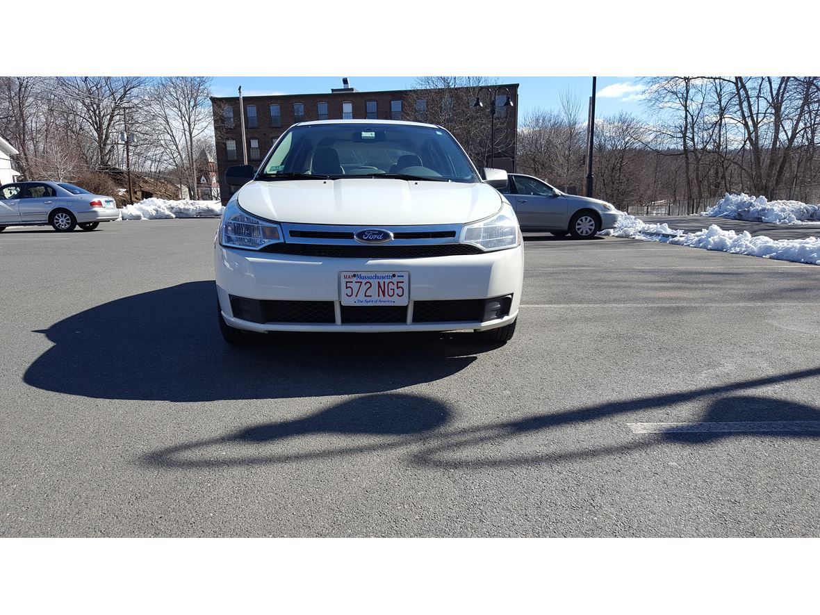 2010 Ford Focus for sale by owner in South Hadley