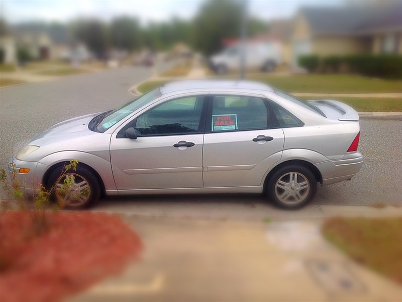 2000 Ford Focus Sedan for sale by owner in JACKSONVILLE