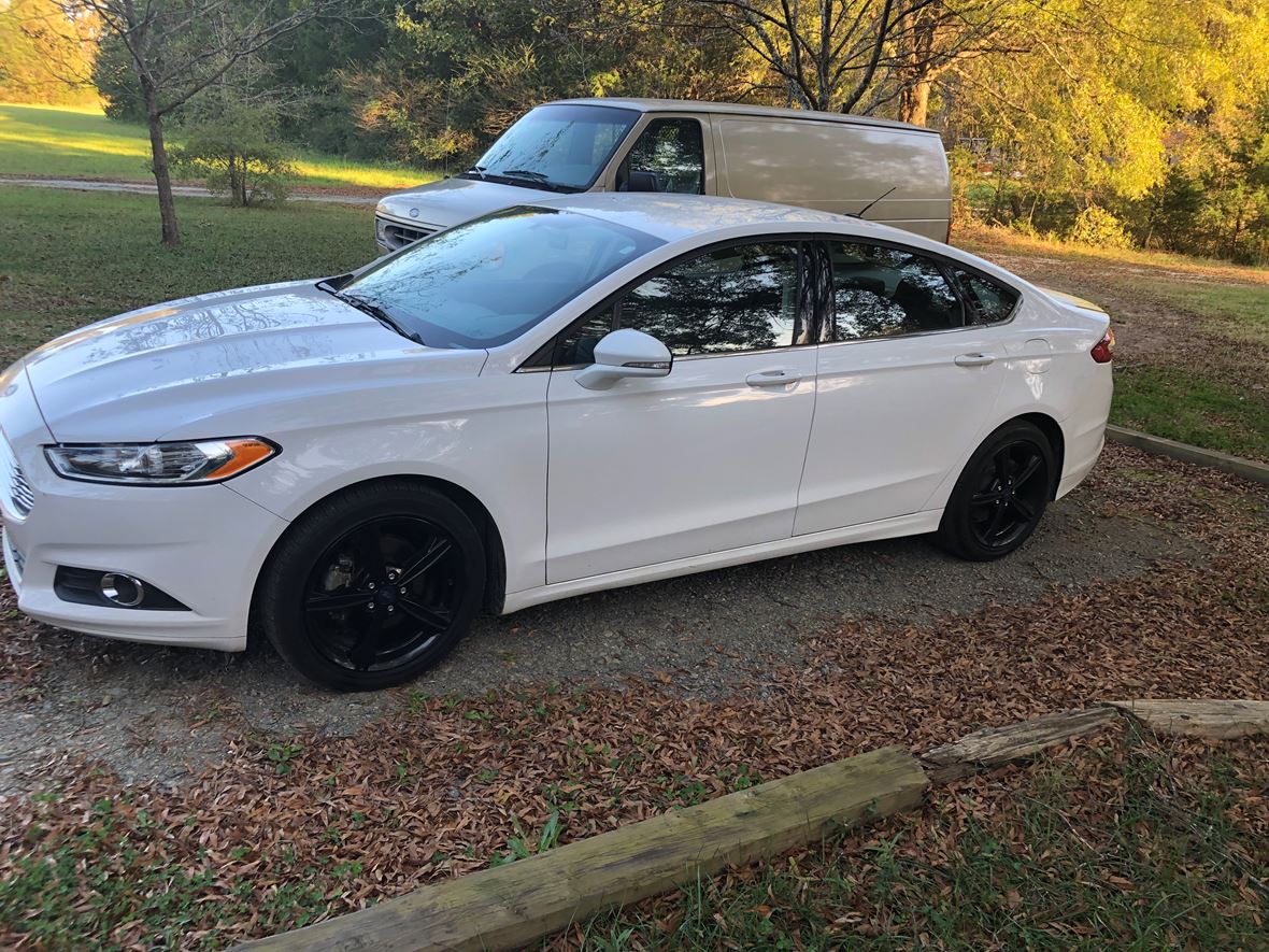 2016 Ford Fusion for sale by owner in Matthews
