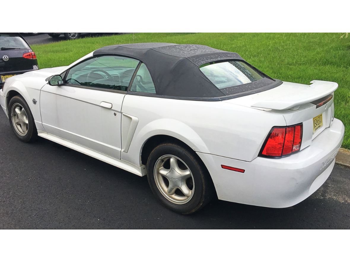 2004 Ford Mustang for sale by owner in East Brunswick