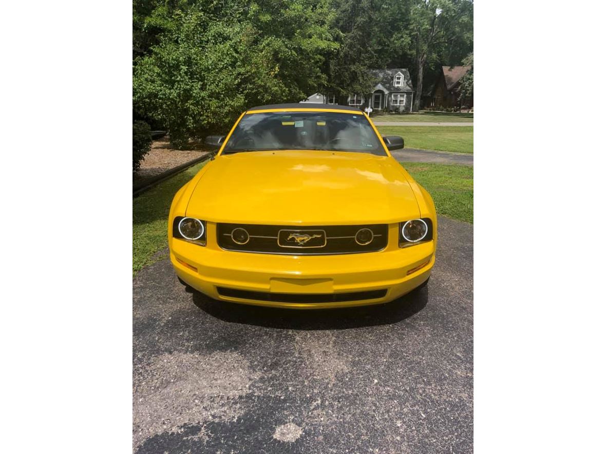 2006 Ford Mustang for sale by owner in Grosse Ile