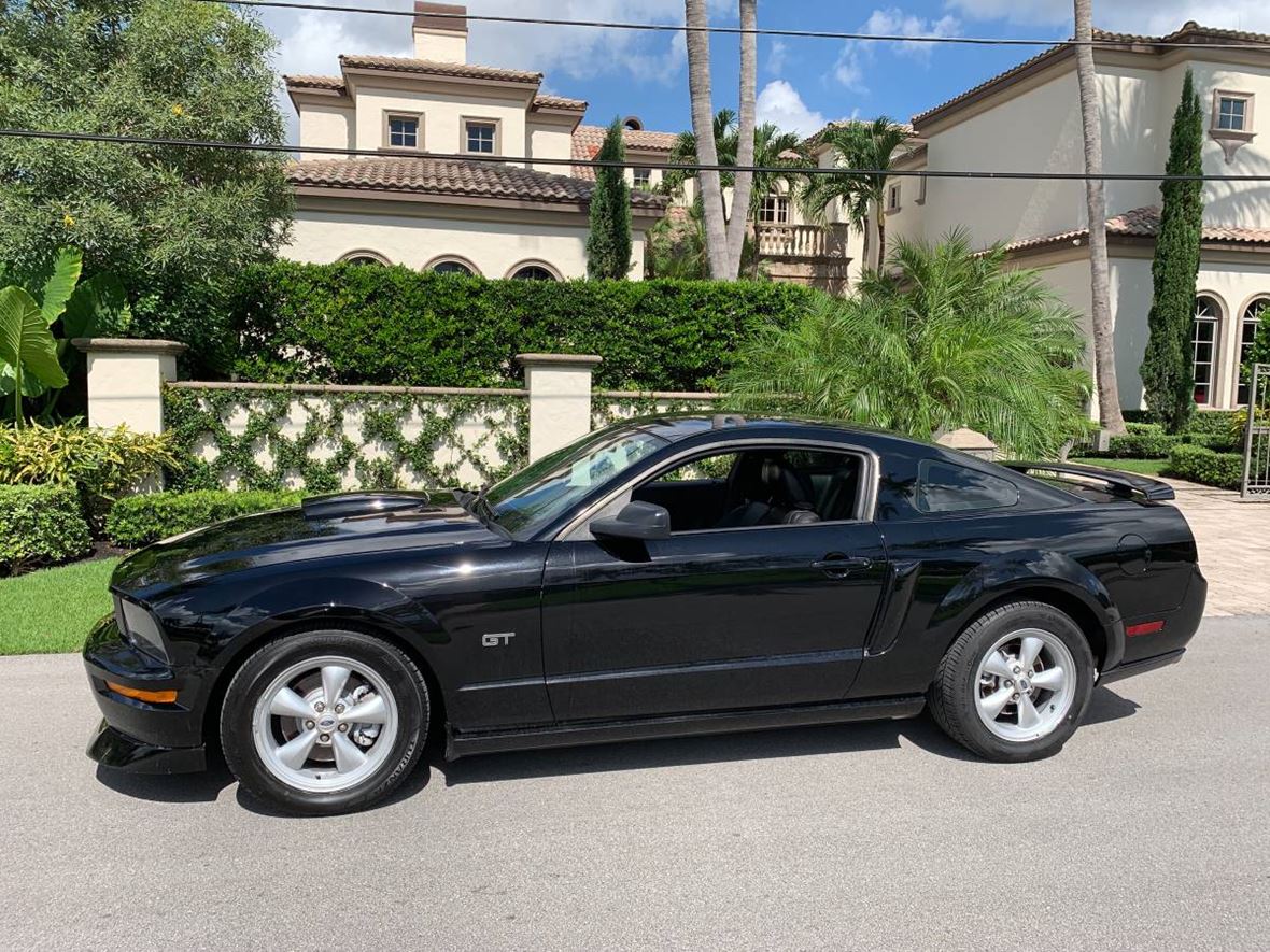 2007 Ford Mustang for sale by owner in Miami