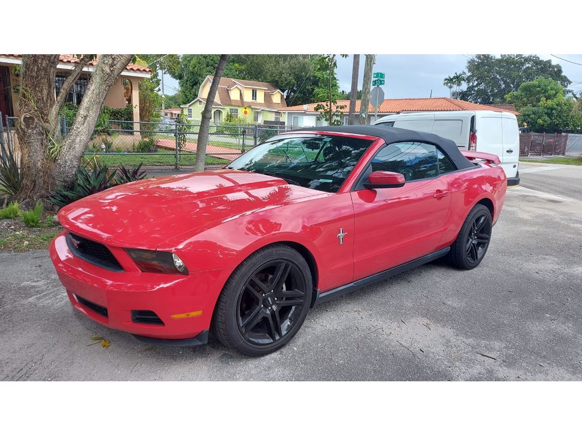 2010 Ford Mustang for sale by owner in Miami