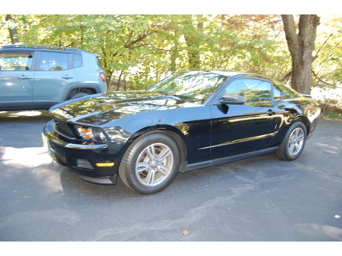 2012 Ford Mustang for sale by owner in Allendale