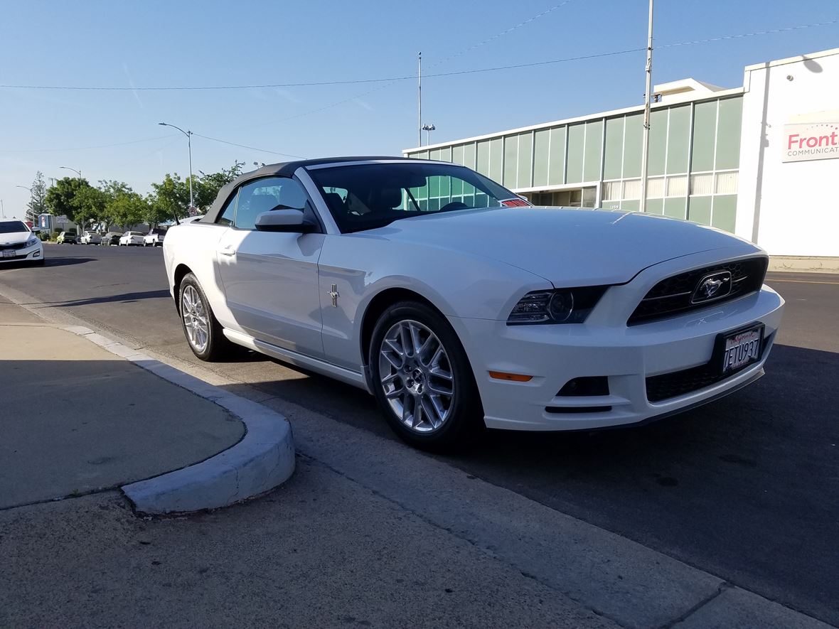 2014 Ford Mustang for sale by owner in Reedley