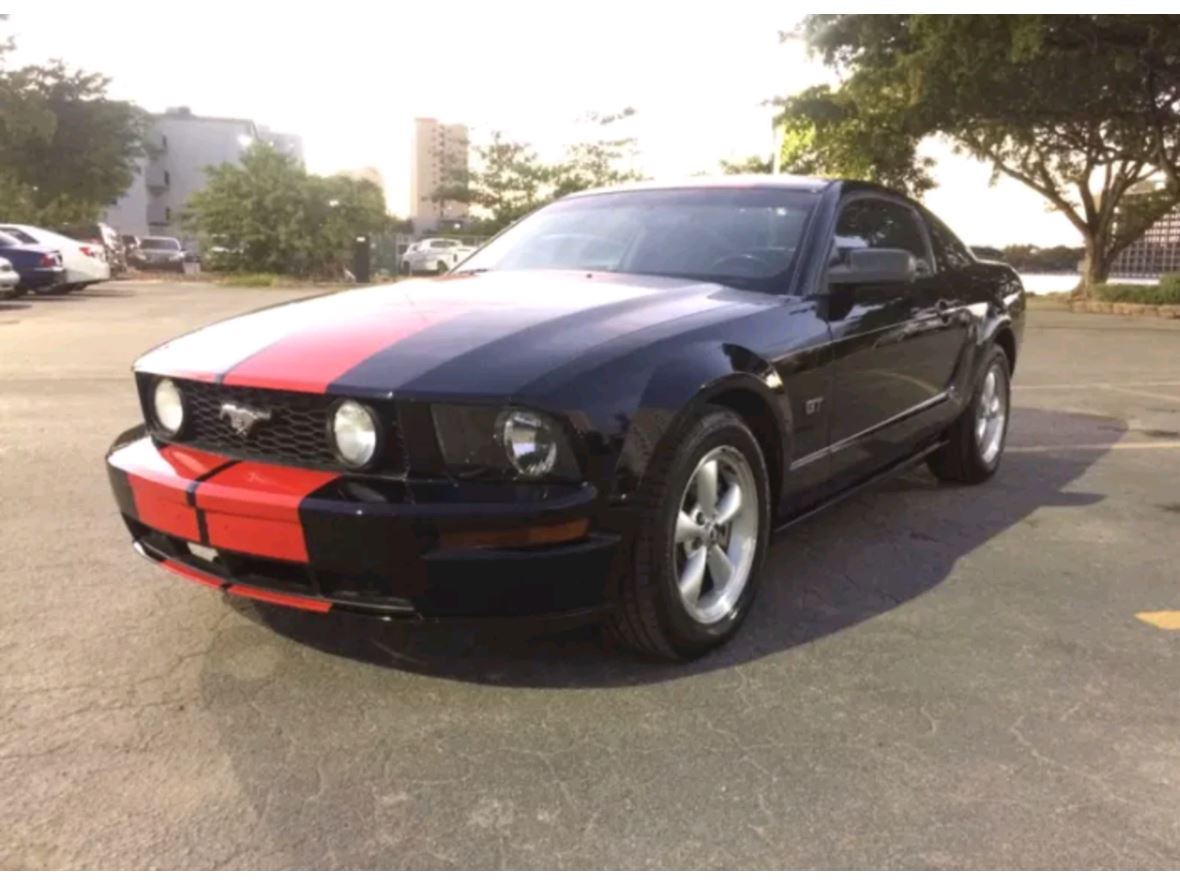 2006 Ford Mustang GT 4.6L for sale by owner in Hialeah