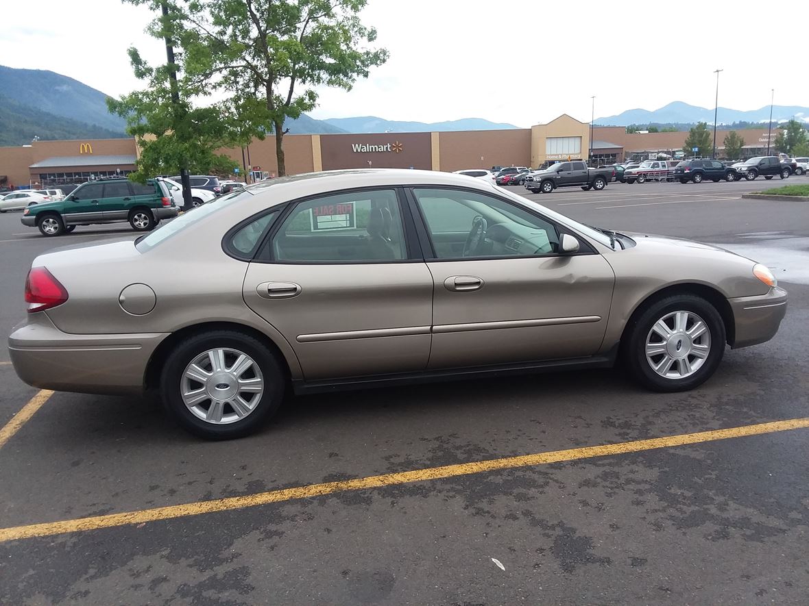 2007 Ford Taurus  for sale by owner in Grants Pass