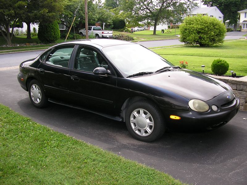 1997 Ford Taurus for sale by owner in Broomall