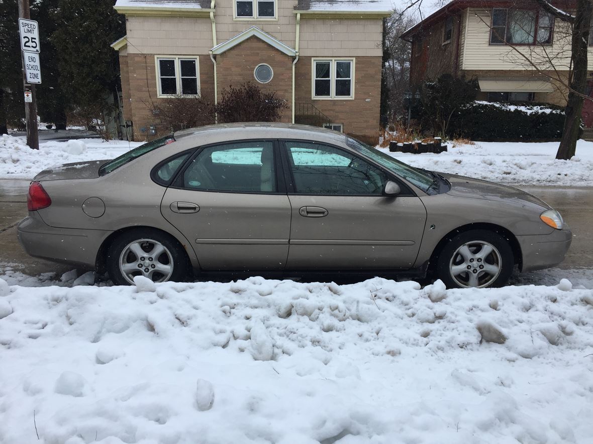 2002 Ford Taurus for sale by owner in Milwaukee