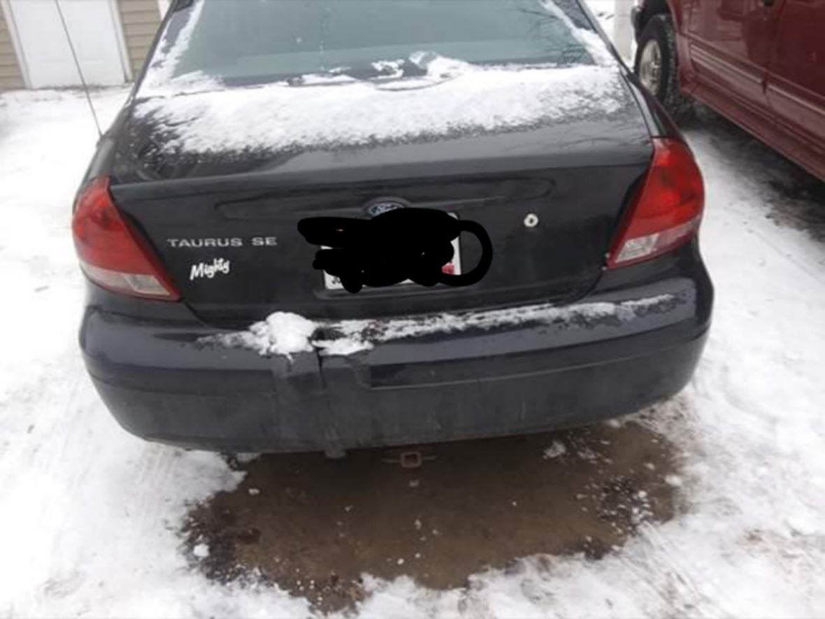 2004 Ford Taurus for sale by owner in La Crosse