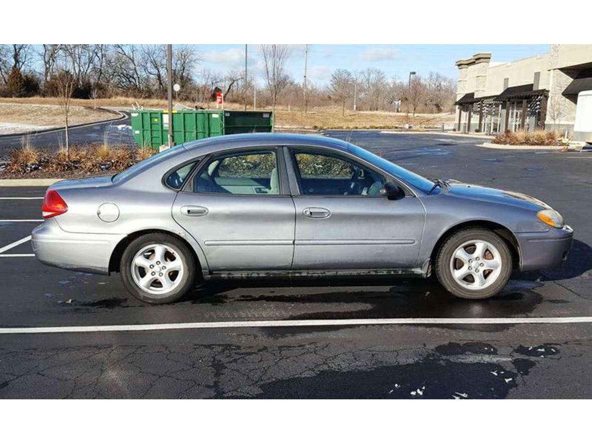 2007 Ford Taurus for sale by owner in Olathe