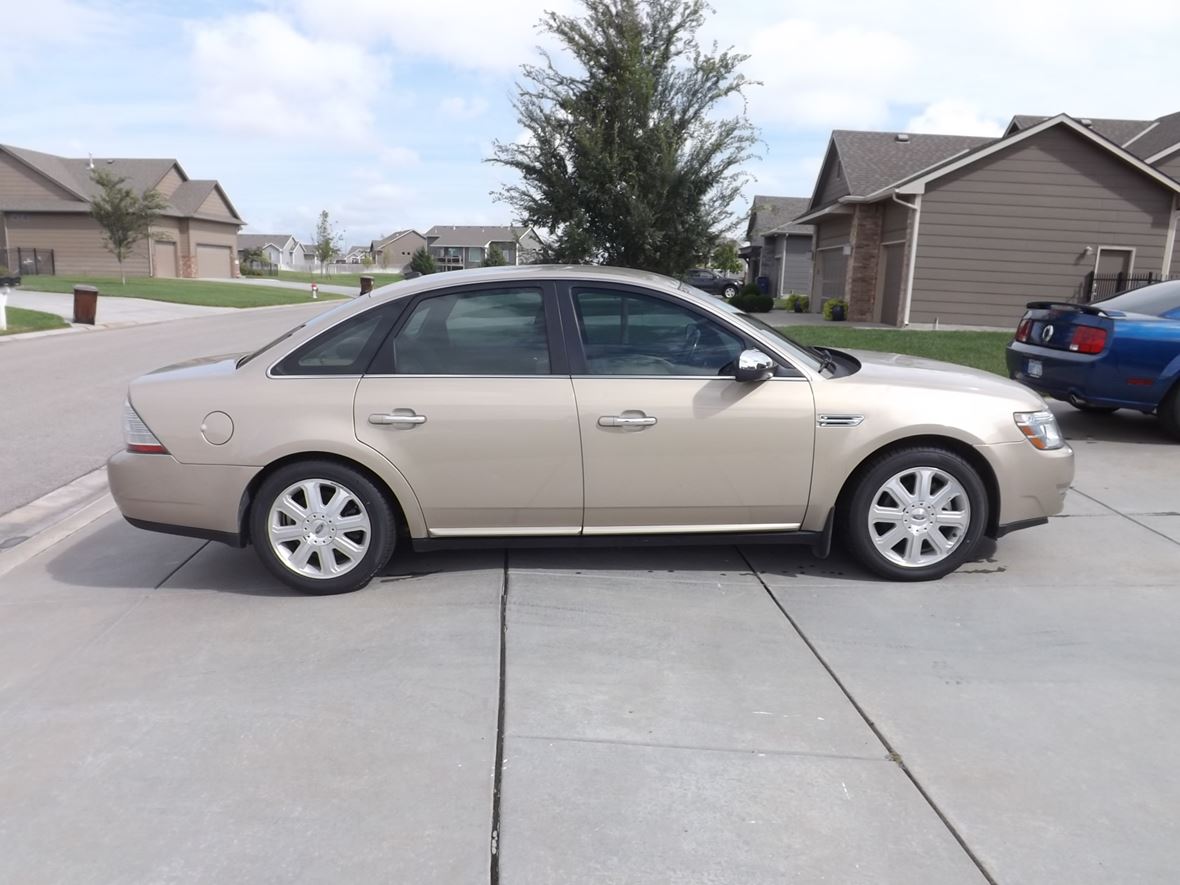 2008 Ford Taurus for sale by owner in Wichita