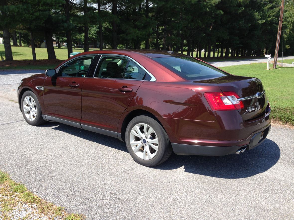 2010 Ford Taurus for sale by owner in Viola