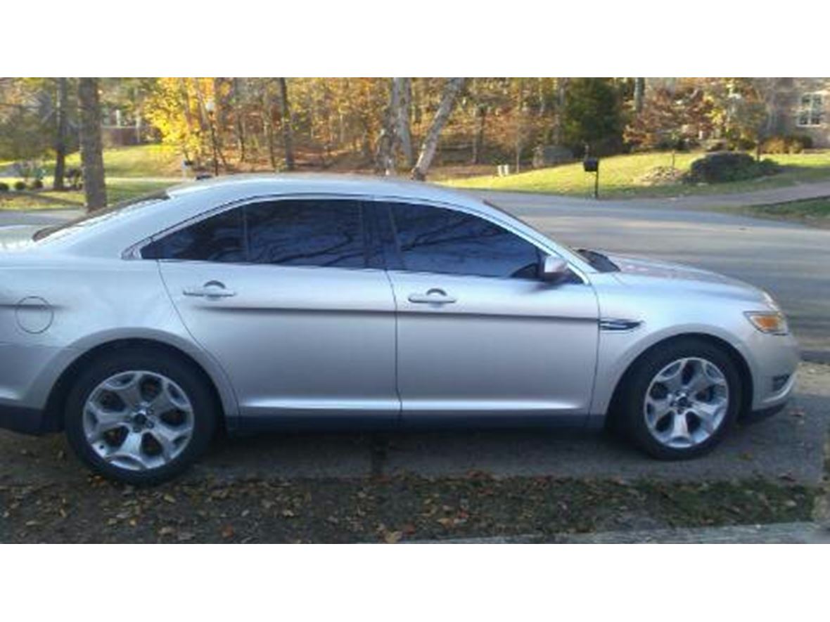 2010 Ford Taurus for sale by owner in Oshkosh