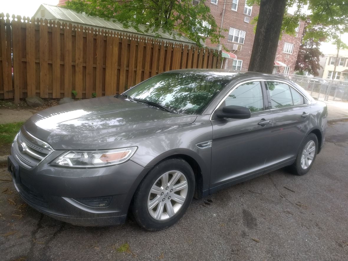 2012 Ford Taurus for sale by owner in Bronx