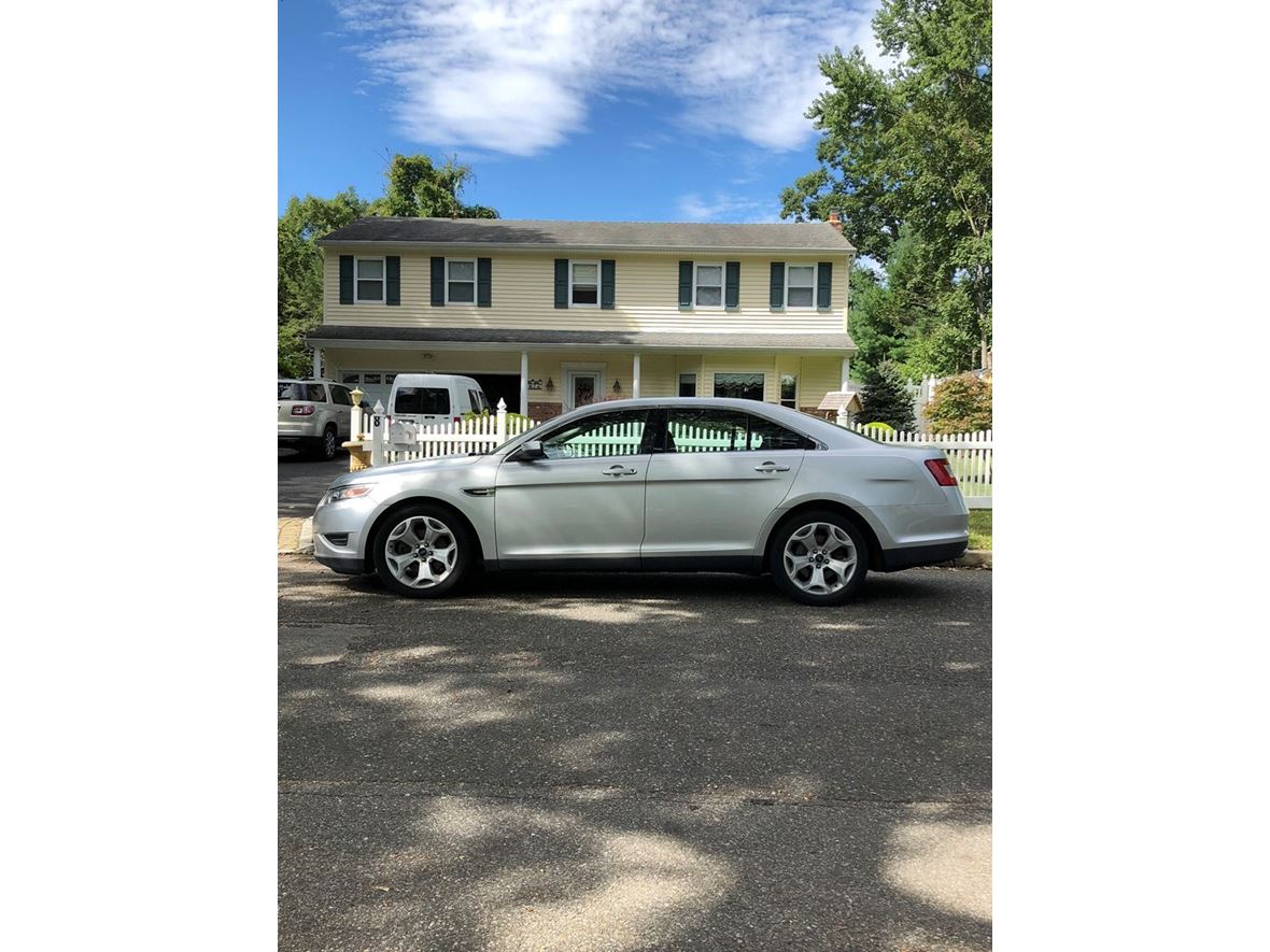 2012 Ford Taurus for sale by owner in Nesconset