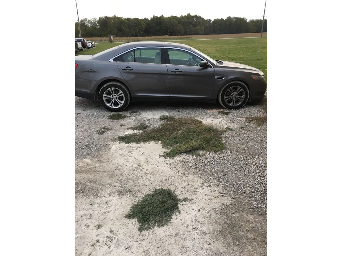 2013 Ford Taurus for sale by owner in Bloomington