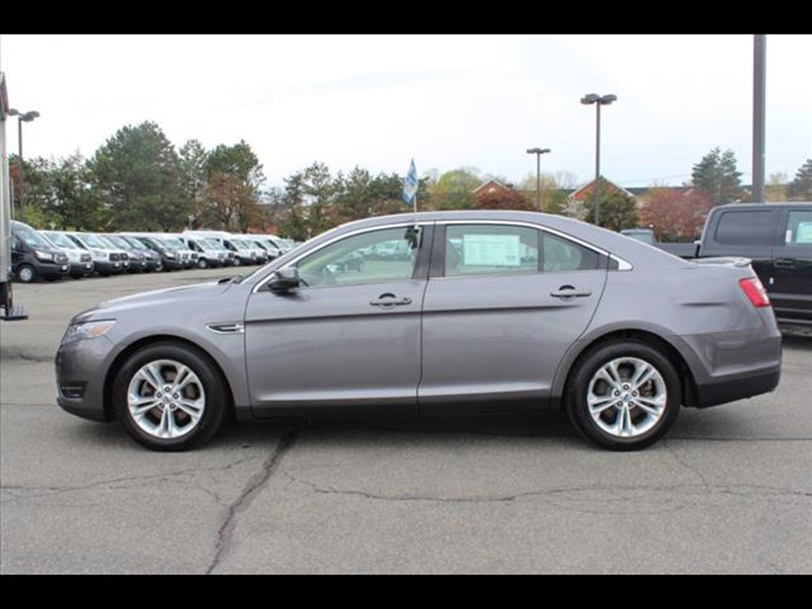 2014 Ford Taurus for sale by owner in Needham Heights