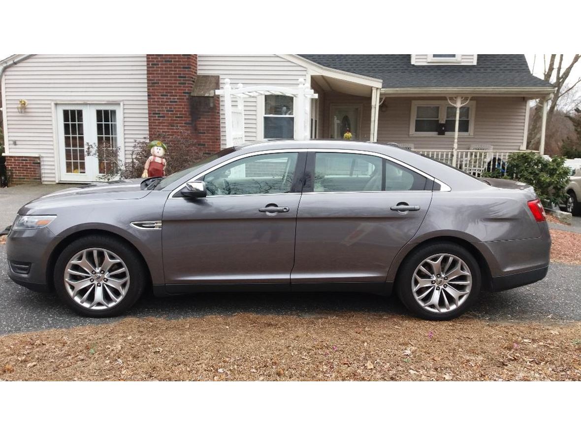 2014 Ford Taurus for sale by owner in Ashland