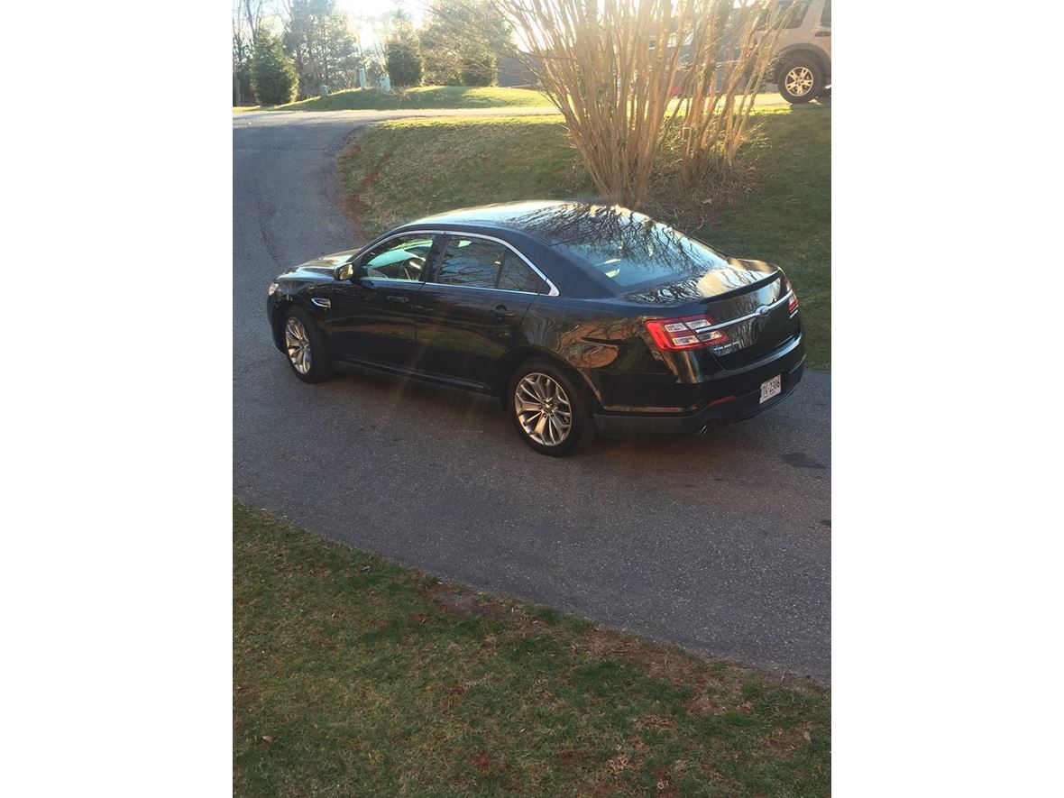 2014 Ford Taurus for sale by owner in Lynchburg