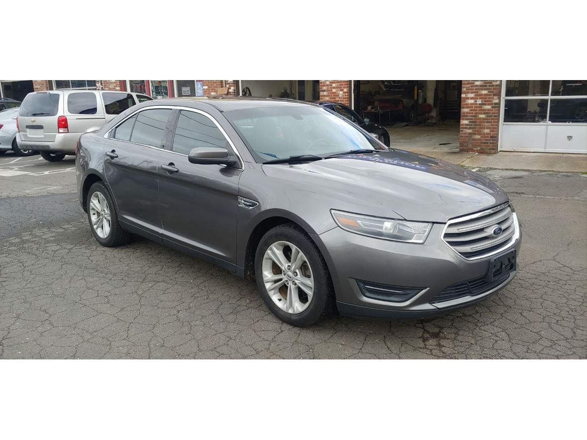 2014 Ford Taurus for sale by owner in New Britain