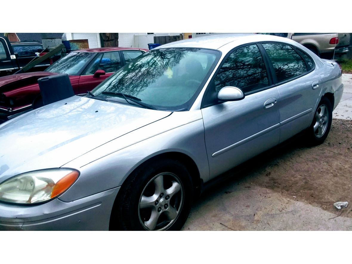 2004 Ford Taurus Ses for sale by owner in Fargo
