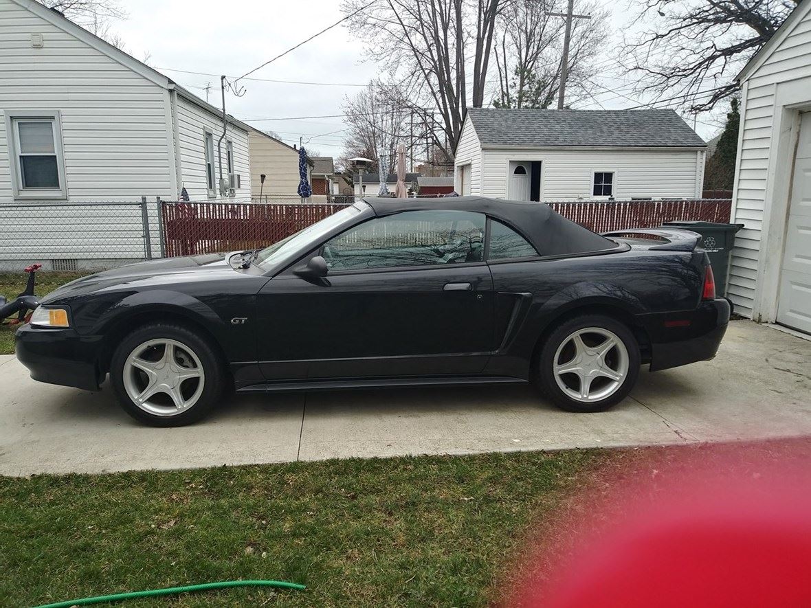 2000 GMC 2000 FORD MUSTANG CONVERTABLE for sale by owner in Saint Clair Shores