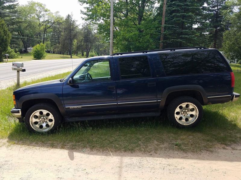 1999 GMC Suburban for Sale by Owner in MI 48653