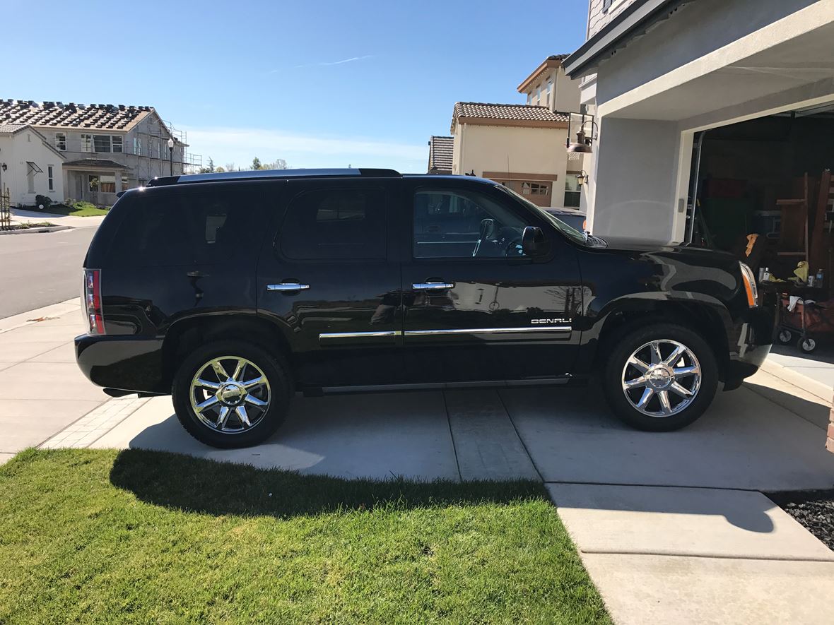 2013 GMC Yukon Denali for sale by owner in Brentwood