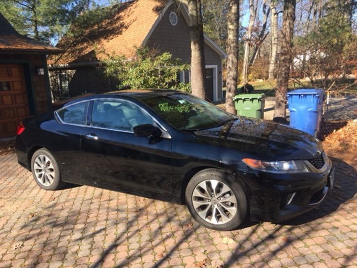2013 Honda Accord Coupe for sale by owner in East Hampton