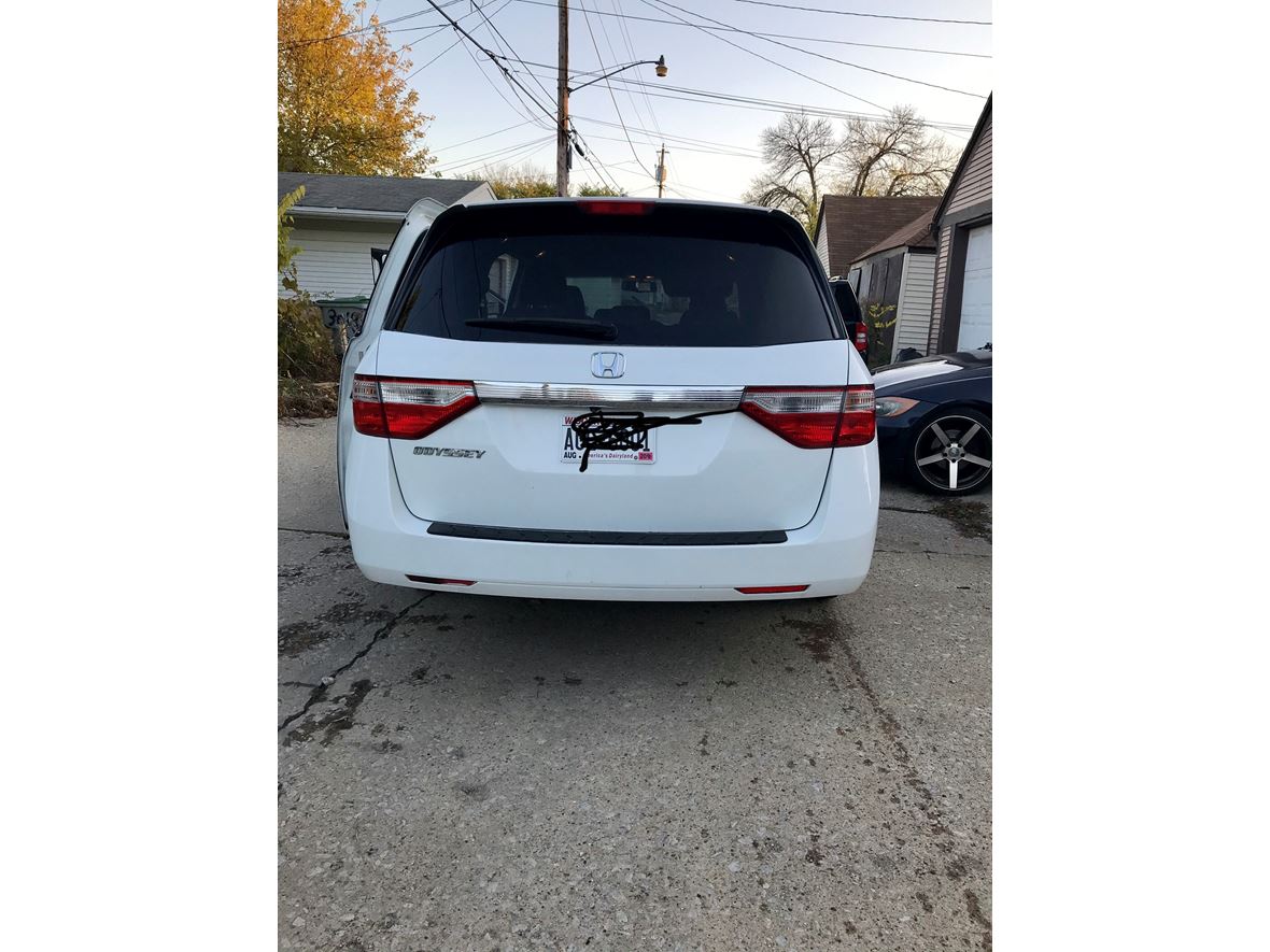 2011 Honda Odyssey for sale by owner in Milwaukee