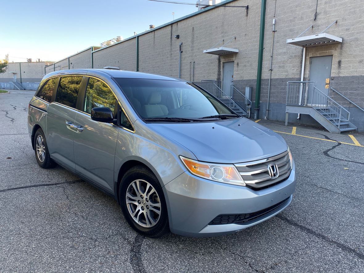 2011 Honda Odyssey for sale by owner in Bayonne
