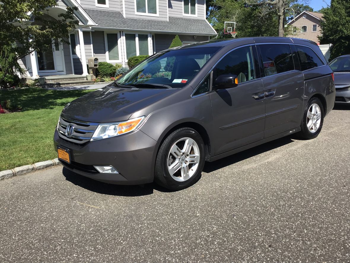 2011 Honda Odyssey Touring for sale by owner in West Islip