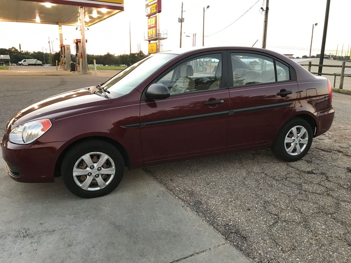 2009 Hyundai Accent for sale by owner in Montgomery