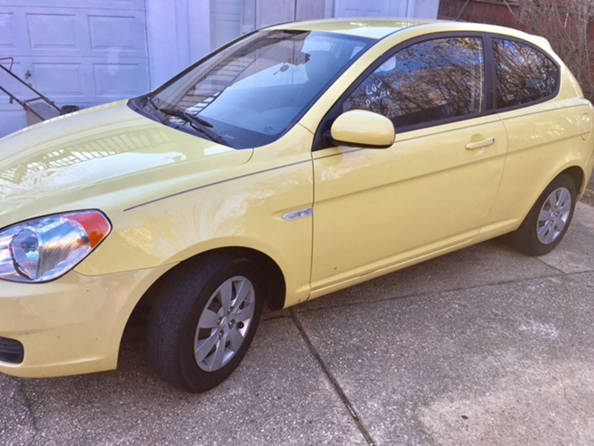 2010 Hyundai Accent for sale by owner in Elmont