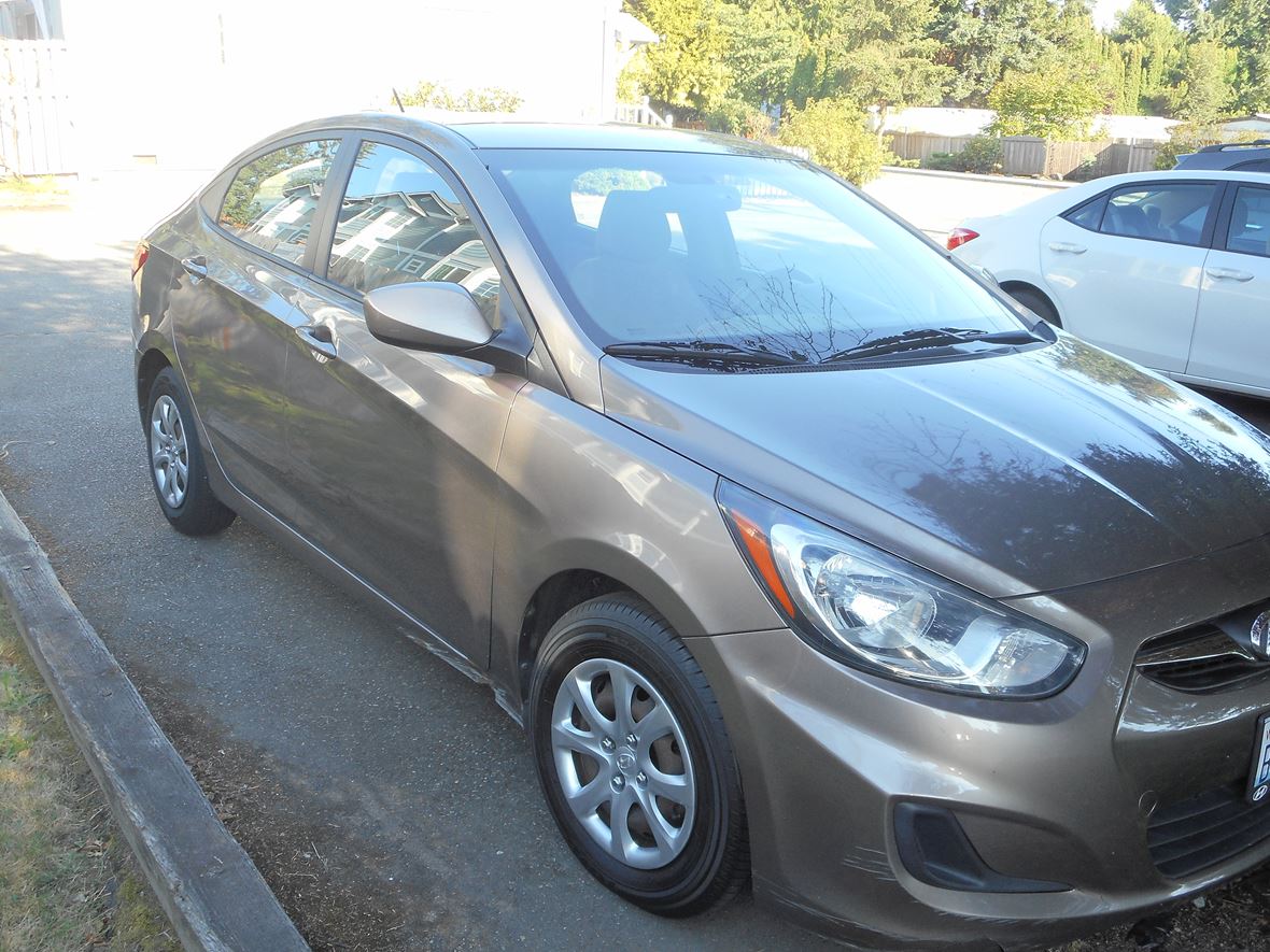 2013 Hyundai Accent for sale by owner in Lynnwood