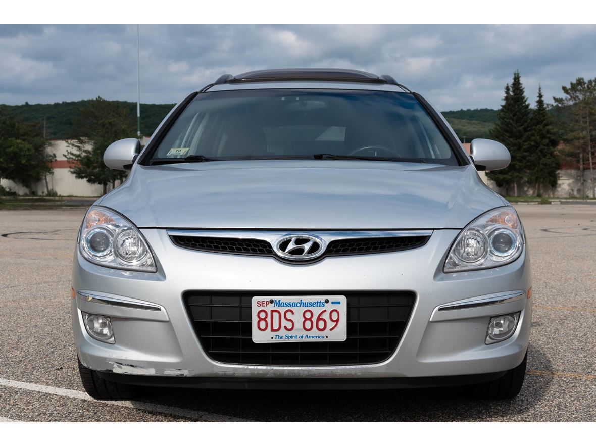2010 Hyundai Elantra Touring se by Owner in Greenville, RI 02828
