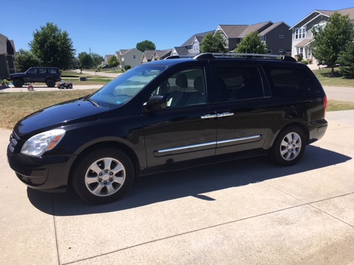 2007 Hyundai Entourage for sale by owner in West Olive