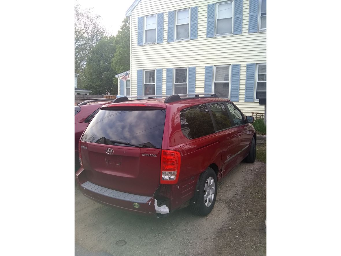 2007 Hyundai Entourage for sale by owner in Amesbury