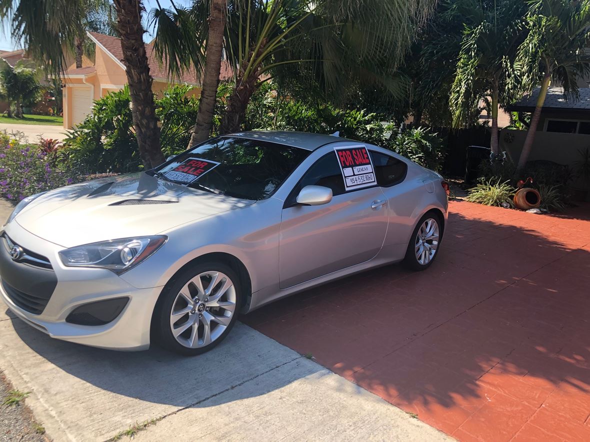 2013 Hyundai Genesis Coupe for sale by owner in Delray Beach