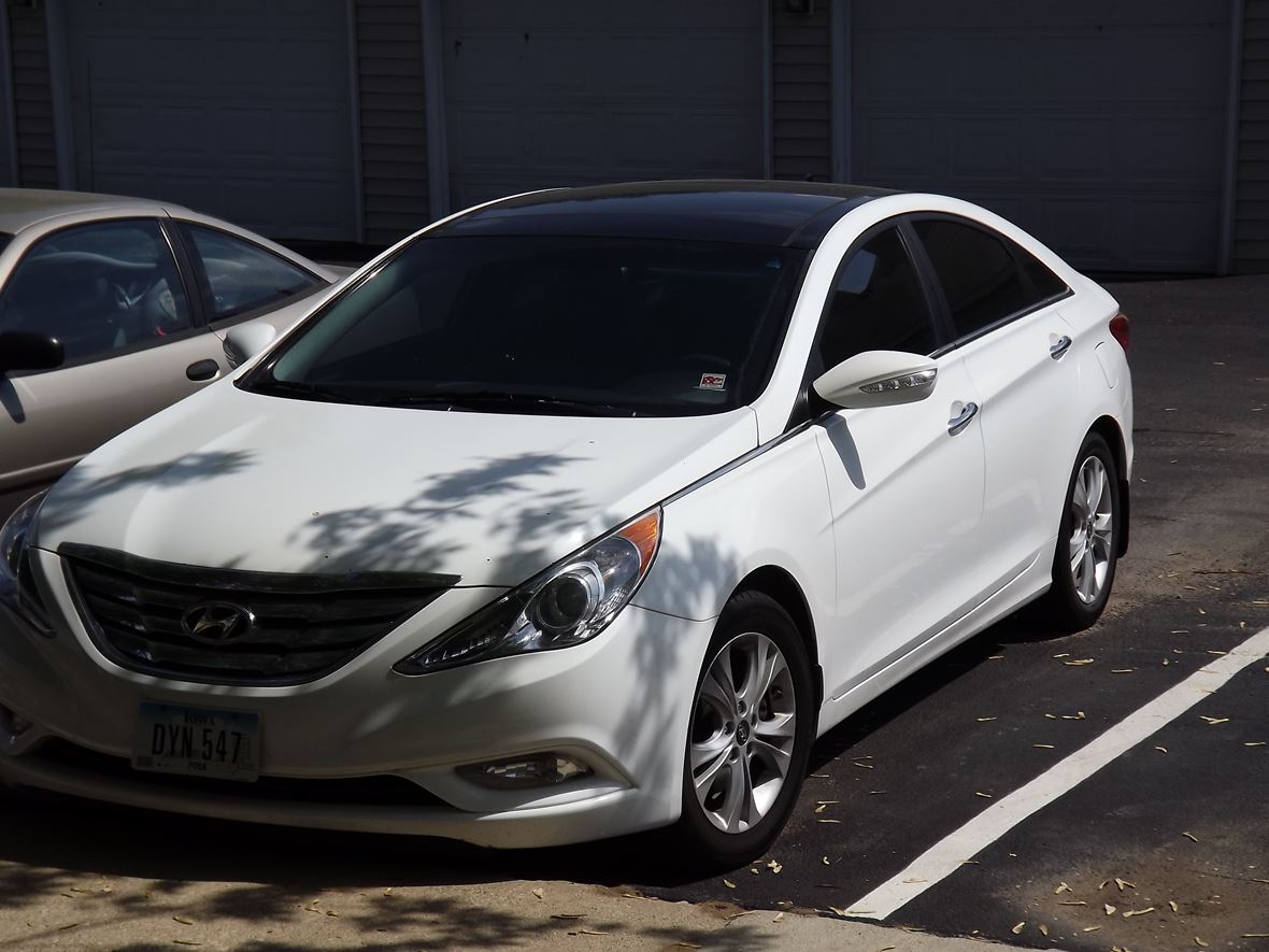 2012 Hyundai Sonata for sale by owner in Des Moines