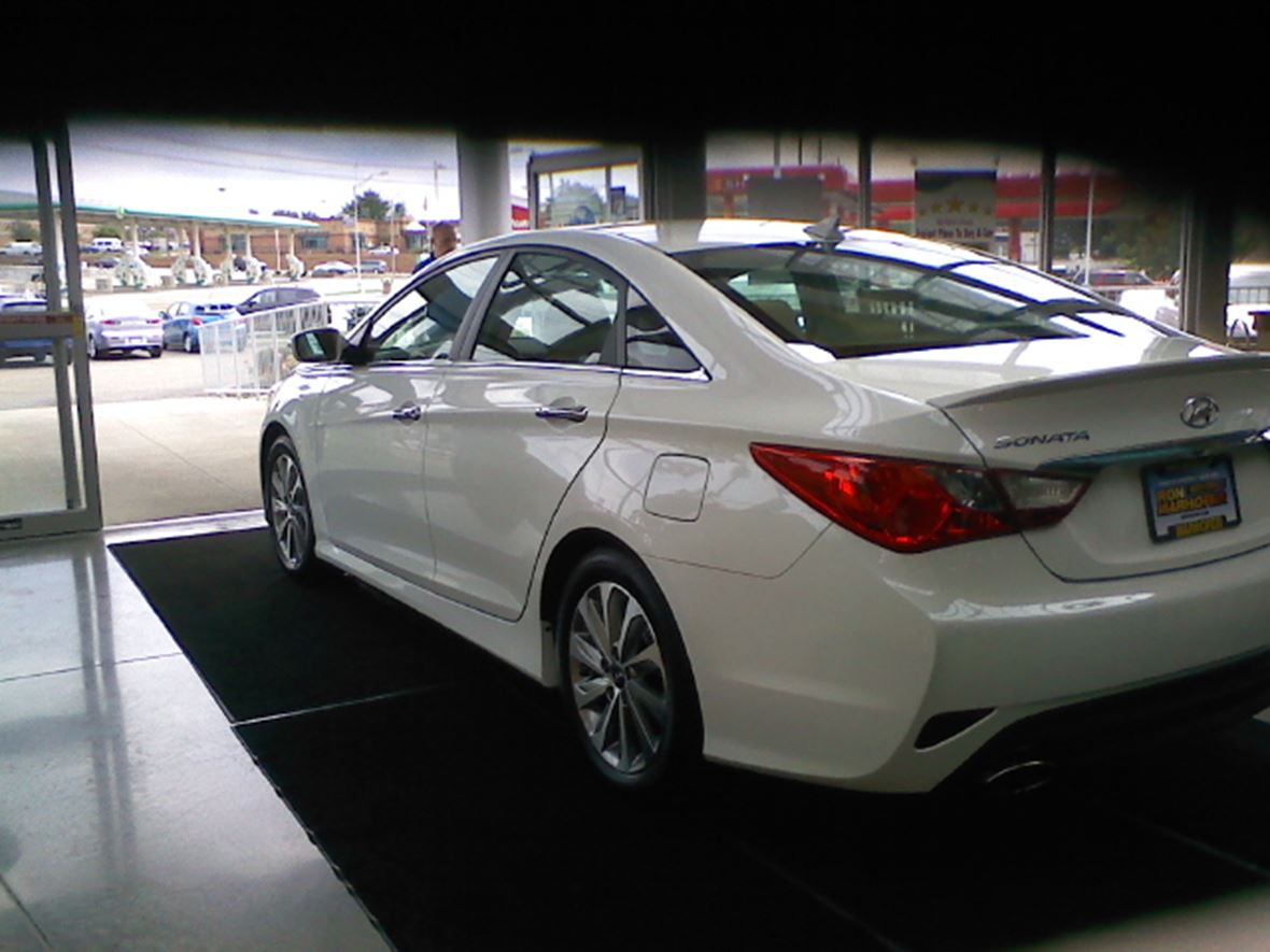 2014 Hyundai Sonata limited 2.0T     18,500 for sale by owner in Maple Heights