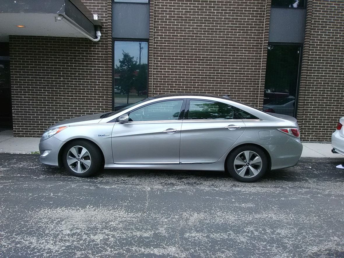 2012 Hyundai Sonata Hybrid for sale by owner in Des Plaines