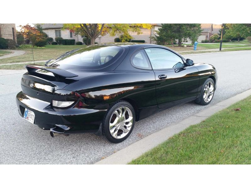 2001 Hyundai Tiburon for sale by owner in MARION