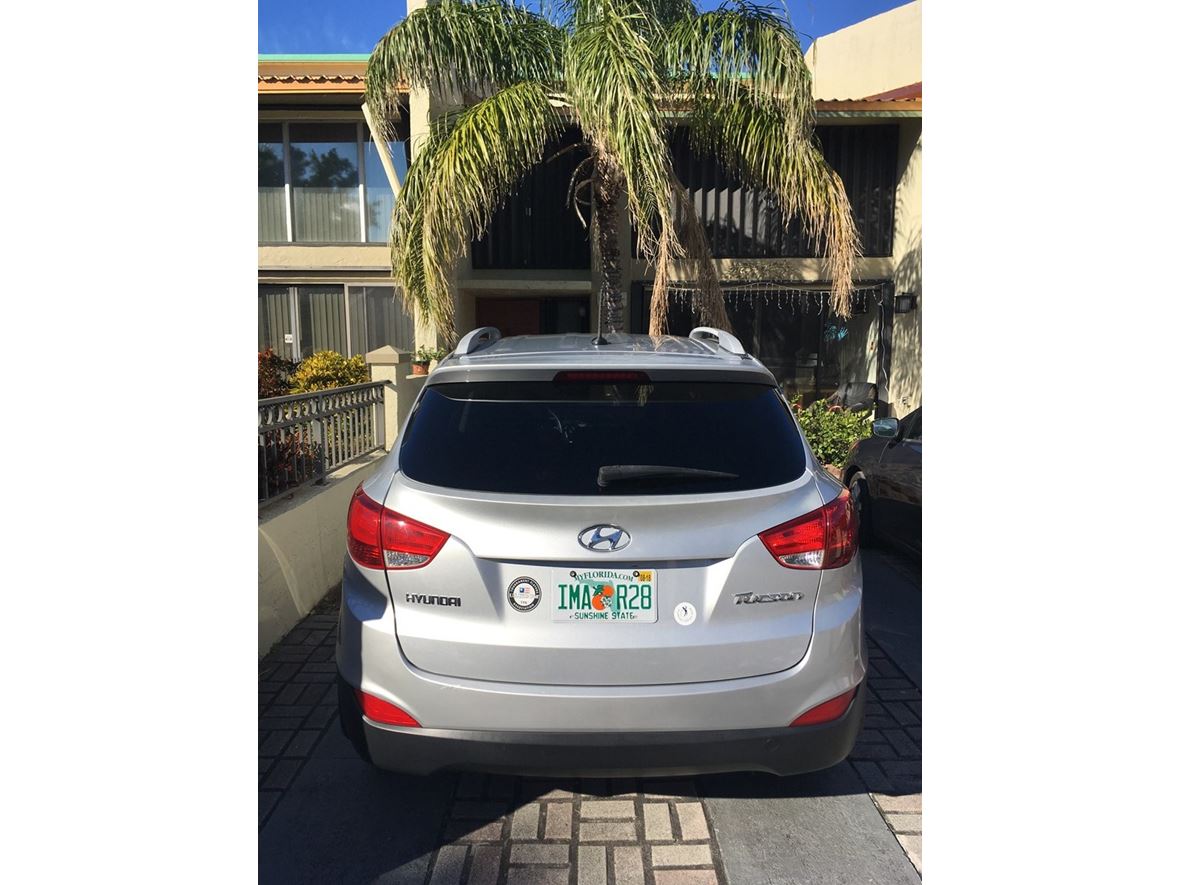 2010 Hyundai Tucson for sale by owner in Fort Lauderdale
