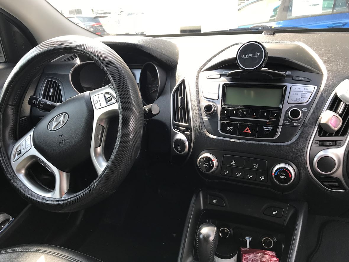 2012 Hyundai Tucson for sale by owner in Danbury